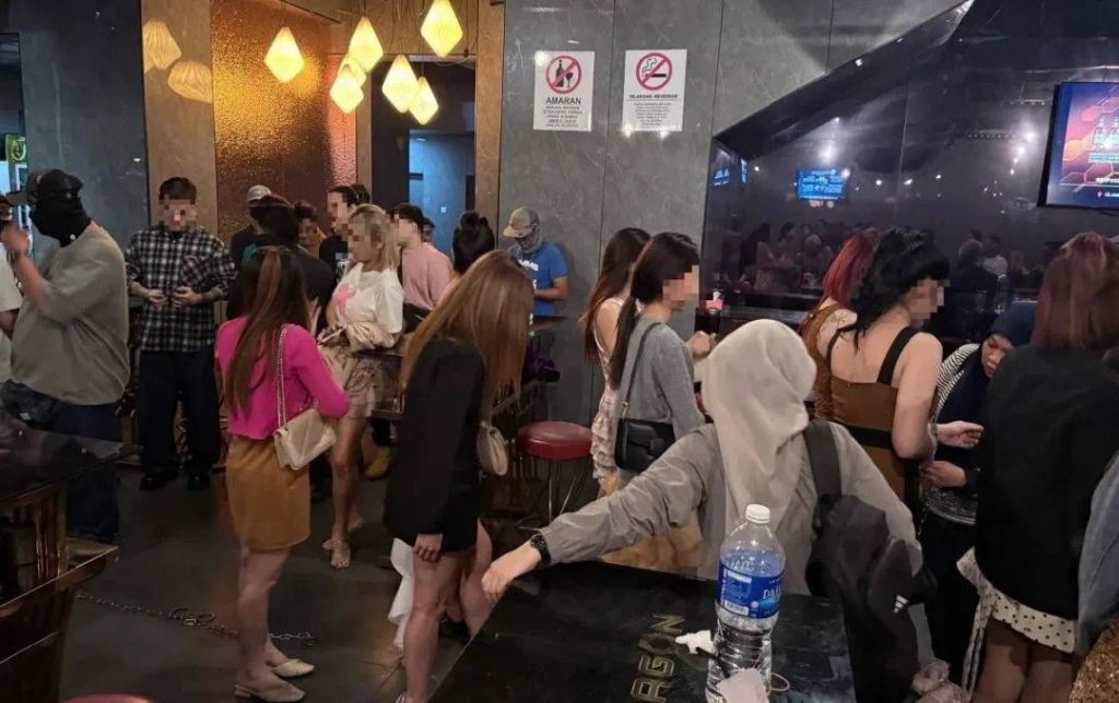 涉黄被查 29名老挝籍泰国籍女子疑陪坐遭拘有人试图逃跑秒被抓回-白嫖站-免费彩金-白菜社区论坛